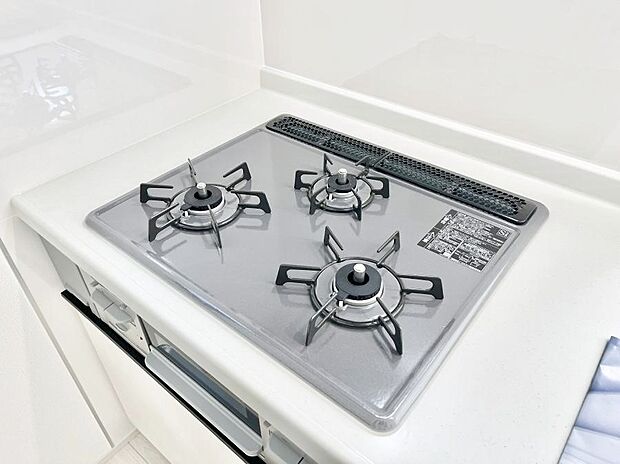 【その他設備(Ｓｉセンサーコンロ)】◆A号棟◆ガスコンロはＳｉセンサー搭載。火力調節や焦げ付き・消し忘れも防いでくれます。