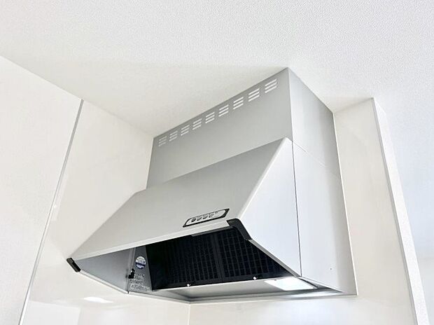 【その他設備(レンジフード)】◆A号棟◆基本的なお手入れはフィルターのみ！お手入れのしやすさも魅力です。