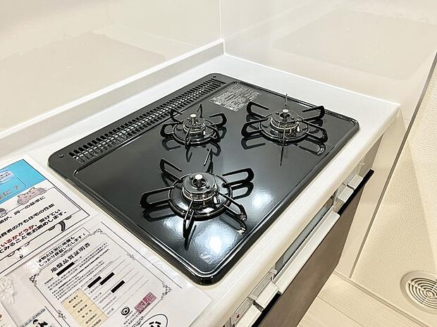【その他設備(Ｓｉセンサーコンロ)】ガスコンロはＳｉセンサー搭載。火力調節や焦げ付き・消し忘れも防いでくれます。