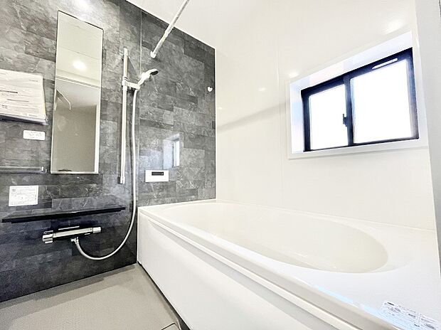 【浴室】落ち着いた雰囲気でゆっくりお寛ぎいただけるバスルーム