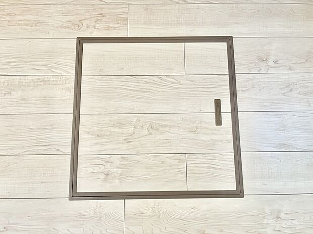 【その他設備(床下収納)】床下収納付き！日用品・非常用品の収納にも大活躍。