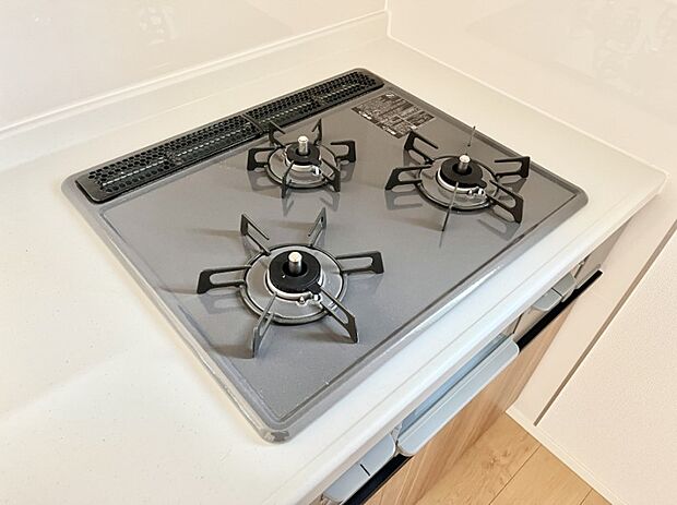 【その他設備(Ｓｉセンサーコンロ)】ガスコンロはＳｉセンサー搭載。火力調節や焦げ付き・消し忘れも防いでくれます。