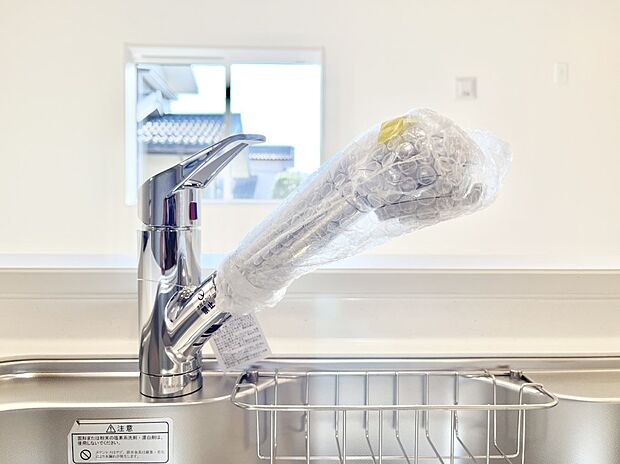 【その他設備(浄水器)】いつでも清潔なおいしいお水を。一つの水栓で水道水と浄水を使い分け。