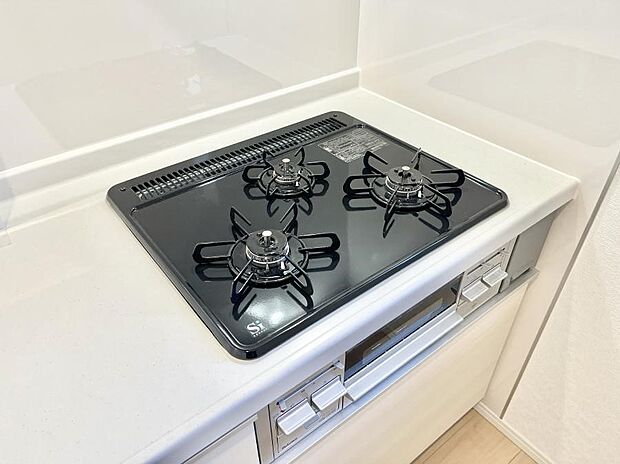 【その他設備(3口コンロ)】◆１号棟◆三口ガスコンロでお料理が一気にはかどりそう