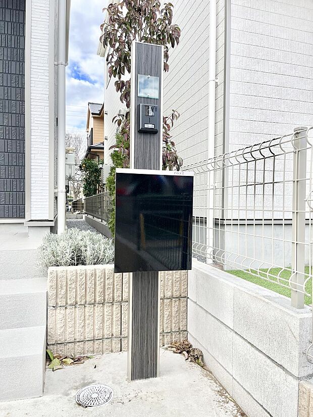 【その他現地】◆A号棟◆シンプルデザインのポスト。