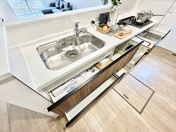 【その他設備(スライド収納)】使いやすさを優先したスライド式収納タイプ!