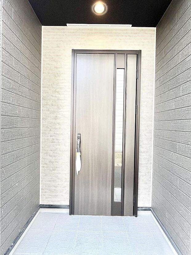 【玄関】大切な家族、来客を出迎える玄関。