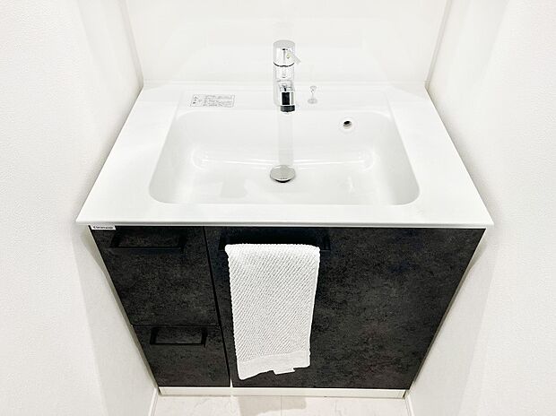 【その他設備(ハンドシャワー水栓)】ハンドシャワー付き！使いやすい洗面台。