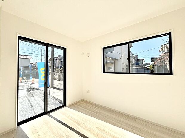 【寝室】～Bed Room～　部屋数が多いのが戸建てのメリットです。ご家族が増えたことで手狭に感じていた住まいも戸建てでは各居室プライバシーを保つことができます。住まいにゆとりが生まれ心もリラックスできます♪