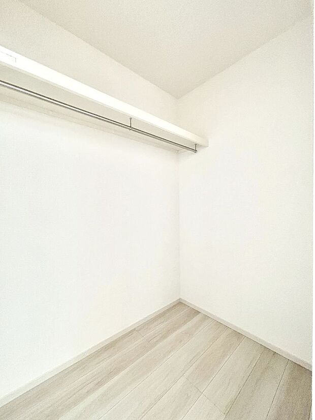 【その他設備(ファミリークローク)】家族みんなの共有物を収納するのに便利なファミリークローク