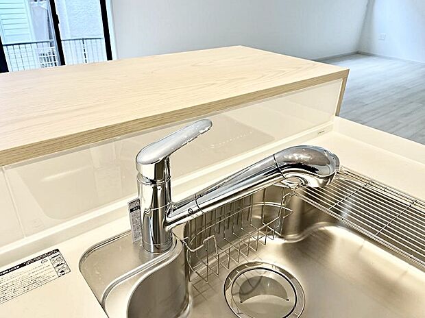 【その他設備(蛇口一体型浄水器)】浄水器一体型のキッチンで洗い物用・料理用と切り替え簡単！