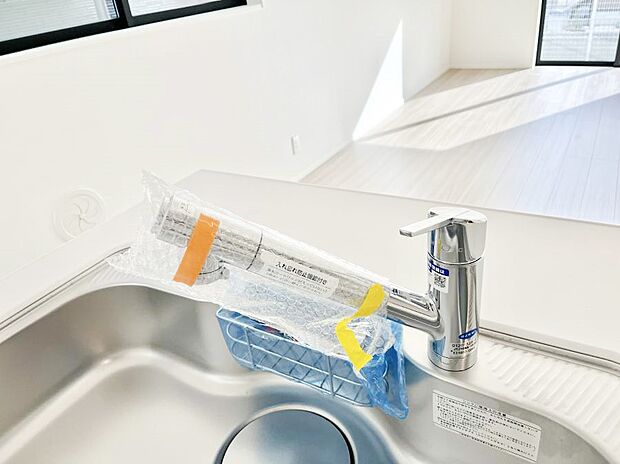 【その他設備(浄水器)】◆１号棟◆いつでも清潔なおいしいお水を。一つの水栓で水道水と浄水を使い分け。