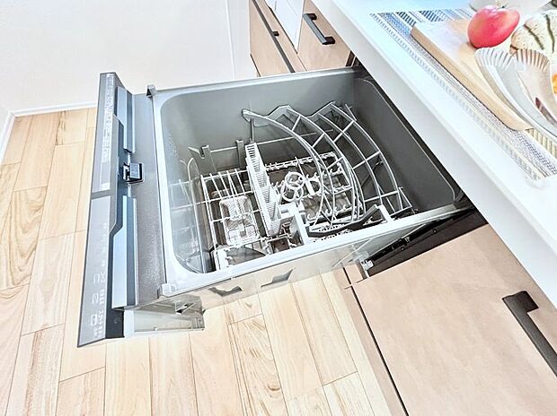 【その他設備(食洗機)】面倒なお片づけは食洗機にお任せ！家事の負担が減って、時間にも気持ちにもゆとりができます。