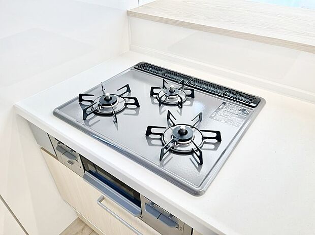 【その他設備(Ｓｉセンサーコンロ)】ガスコンロはＳｉセンサー搭載。火力調節や焦げ付き・消し忘れも防いでくれます。