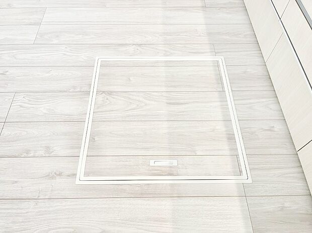 【その他設備(床下収納)】床下収納付き！日用品・非常用品の収納にも大活躍。