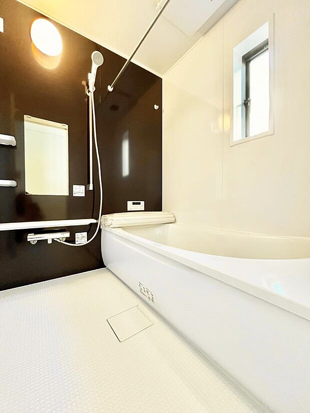 【浴室】落ち着いた雰囲気でゆっくりお寛ぎいただけるバスルーム