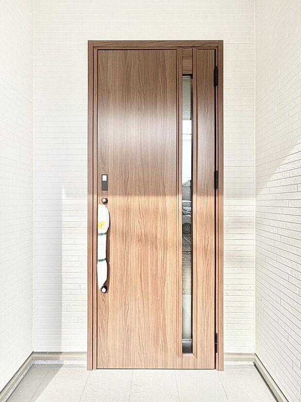 【玄関】大切な家族、来客を出迎える玄関。