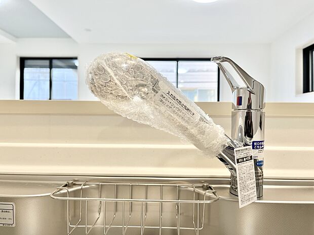 【その他設備(蛇口一体型浄水器)】毎日飲むお水だから浄水したお水をどうぞ！カートリッジを変えるだけの簡単設置で浄水されたお水が飲めるようになります。