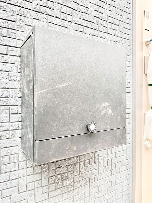 【その他現地】シンプルなデザインのポスト