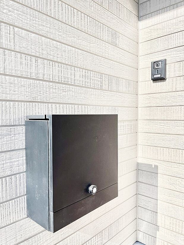 【その他現地】◆４号棟◆シンプルなデザインのポスト