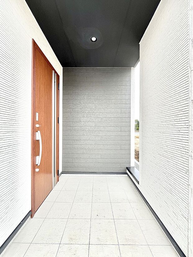 【玄関】大切な家族、来客を出迎える玄関。