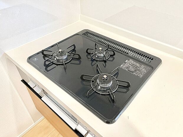 【その他設備(Ｓｉセンサーコンロ)】ガスコンロはＳｉセンサー搭載。火力調節や焦げ付き・消し忘れも防いでくれます。