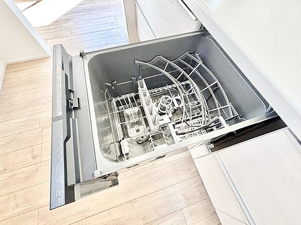 【その他設備(食洗機)】面倒なお片づけは食洗機にお任せ！家事の負担が減って、時間にも気持ちにもゆとりができます。