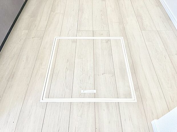 【その他設備(床下収納)】◆C号棟◆床下収納付き！日用品・非常用品の収納にも大活躍。