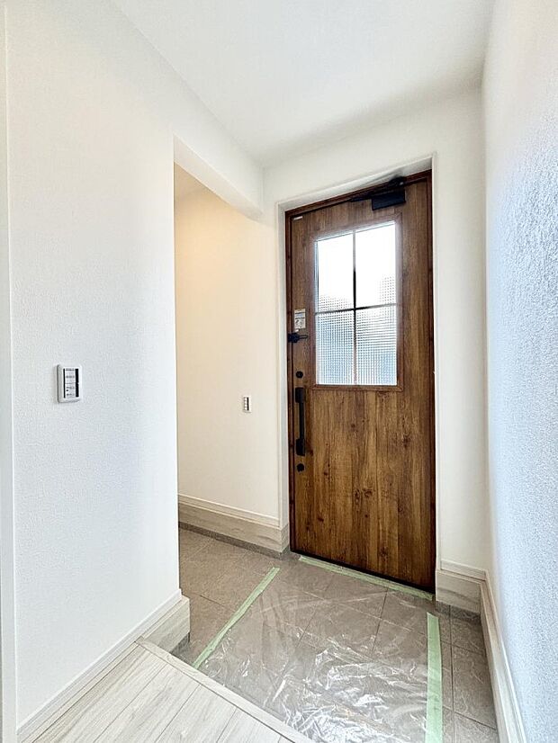 【玄関】~Entrance~ 玄関は家の顔といわれますが我が家のセンスをさりげなく感じさせる魅力ある玄関造りも楽しみの一つ。帰宅する度に家族がほっとできる心地よい空間造りも大切ですね♪