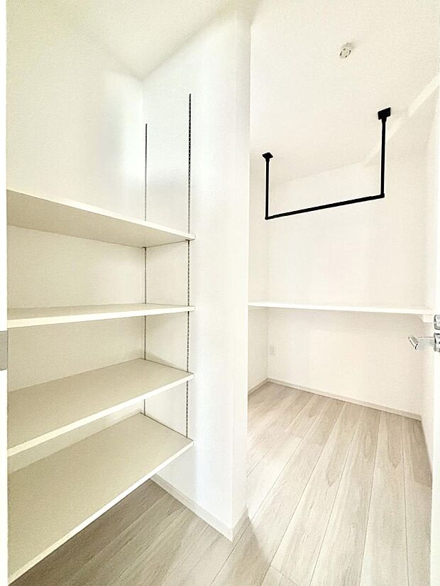 【その他設備(リネンスペース)】◆2号棟◆便利なリネン庫で、スッキリした使いやすい洗面室に