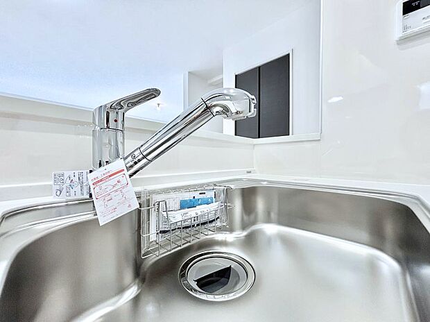 【その他設備(浄水器)】いつでも清潔なおいしいお水を。一つの水栓で水道水と浄水を使い分け。