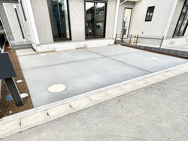 【駐車場】◆C号棟◆～Parking～　駐車場２台置けます！(車種による)自転車置き場や物置場として、お子様の遊ぶスペースとして、ゆとりある敷地だからこそ可能な多用途にご利用いただけるスペースです。