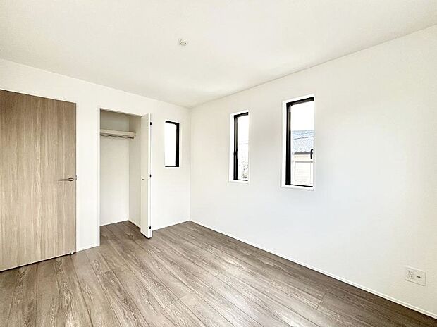 【寝室】収納が充実しているので居住スペースを広々使えます 