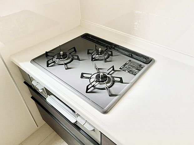 【その他設備(ガスコンロ)】三口ガスコンロでお料理が一気にはかどりそう  