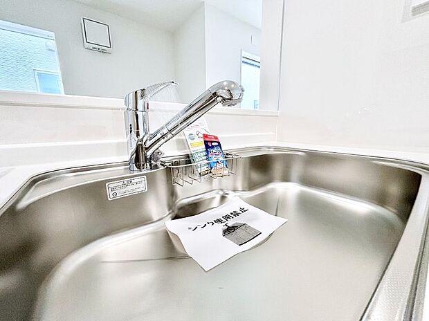 【その他設備(浄水器)】いつでも清潔なおいしいお水を。一つの水栓で水道水と浄水を使い分け。