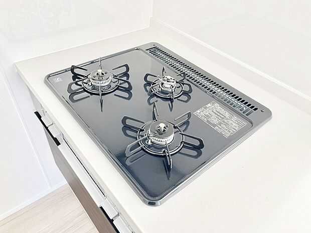 【その他設備(Ｓｉセンサーコンロ)】◆A号棟◆ガスコンロはＳｉセンサー搭載。火力調節や焦げ付き・消し忘れも防いでくれます。