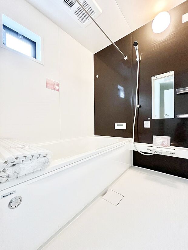 【浴室】一日の疲れを癒してくれる明るい清潔感のあるバスルーム