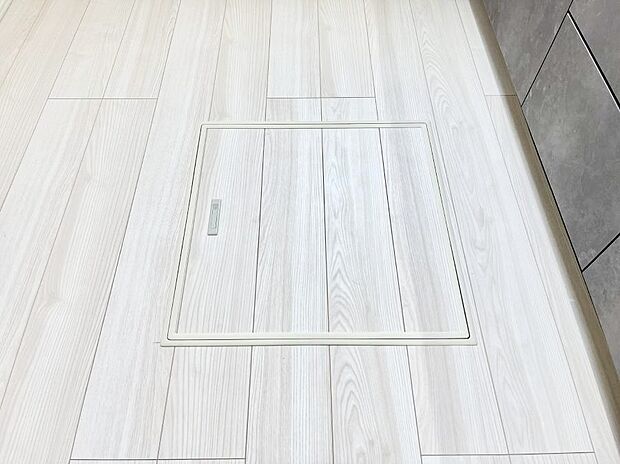 【その他設備(床下収納)】床下収納付き！日用品・非常用品の収納にも大活躍。