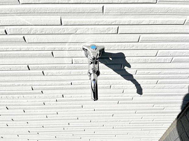 【その他設備(バルコニー水栓)】◆1号棟◆バルコニー水栓があればお掃除も楽々です。    