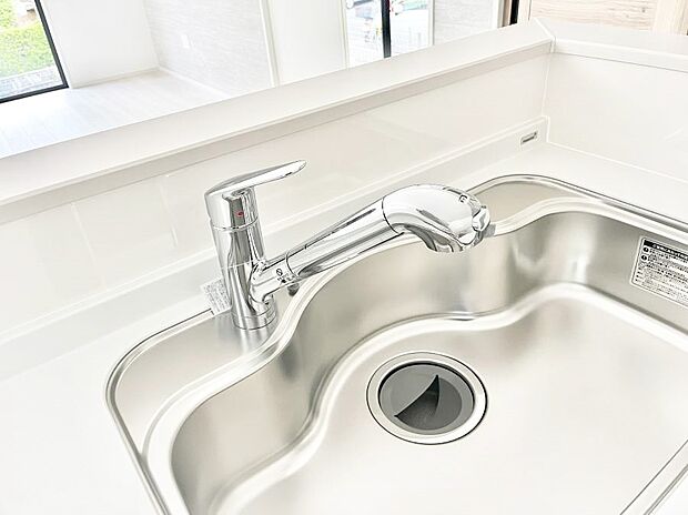 【その他設備(浄水器)】いつでも清潔なおいしいお水を。一つの水栓で水道水と浄水を使い分け。