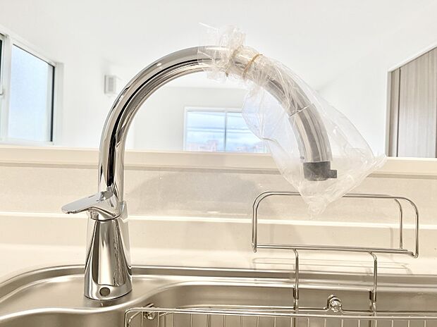 【その他設備(浄水器)】いつでも清潔なおいしいお水を。一つの水栓で水道水と浄水を使い分け。