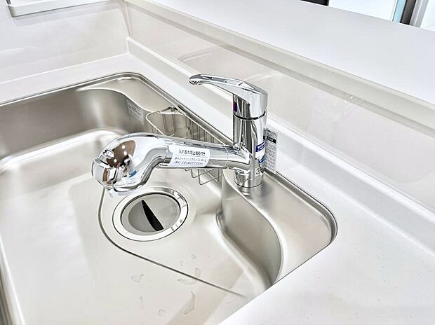 【その他設備(浄水器)】いつでも清潔なおいしいお水を。一つの水栓で水道水と浄水を使い分け。