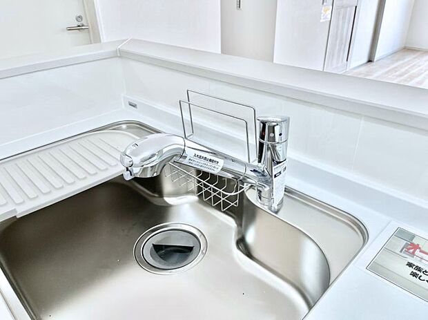 【その他設備(浄水器)】便利なリネン庫で、スッキリした使いやすい洗面室に  