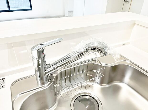 【その他設備(浄水器)】いつでも清潔なおいしいお水を。一つの水栓で水道水と浄水を使い分け。