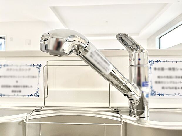 【その他設備(浄水器)】いつでも清潔なおいしいお水を。一つの水栓で水道水と浄水を使い分け。