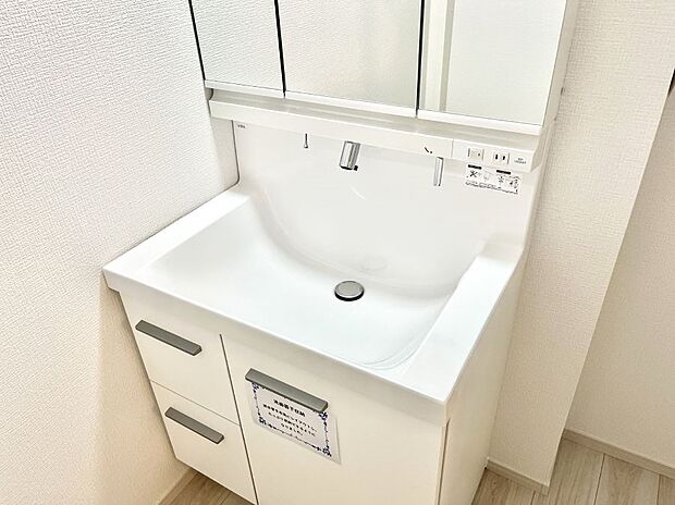 【その他設備(ハンドシャワー水栓)】ハンドシャワー付き!使いやすい洗面台。