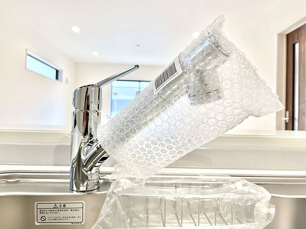 【その他設備(浄水器)】いつでも清潔なおいしいお水を。一つの水栓で水道水と浄水を使い分け。