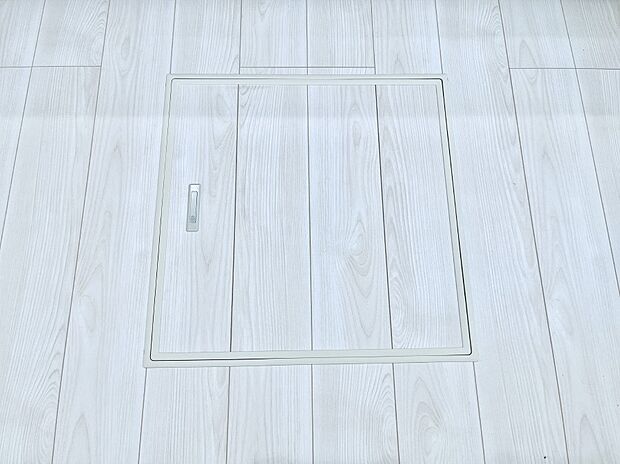 【その他設備(床下収納)】床下収納付き!日用品・非常用品の収納にも大活躍。