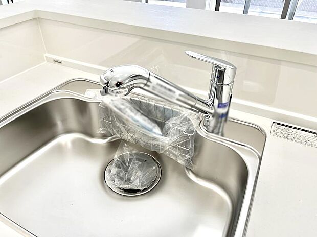 【その他設備(浄水器)】いつでも清潔なおいしいお水を。一つの水栓で水道水と浄水を使い分け。