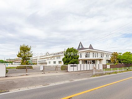 松戸市立小金北中学校 1700m